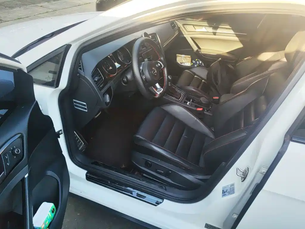 Volkswagen Golf GTI — миниатюра 12
