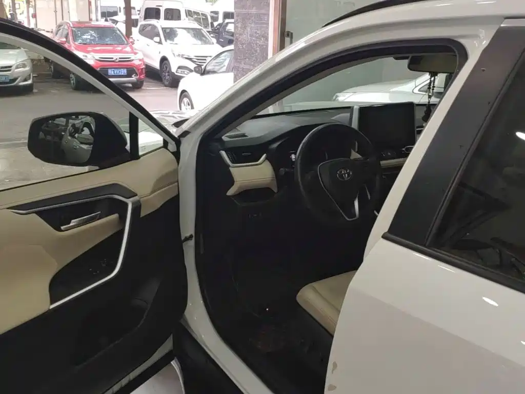 Toyota RAV4 — миниатюра 16