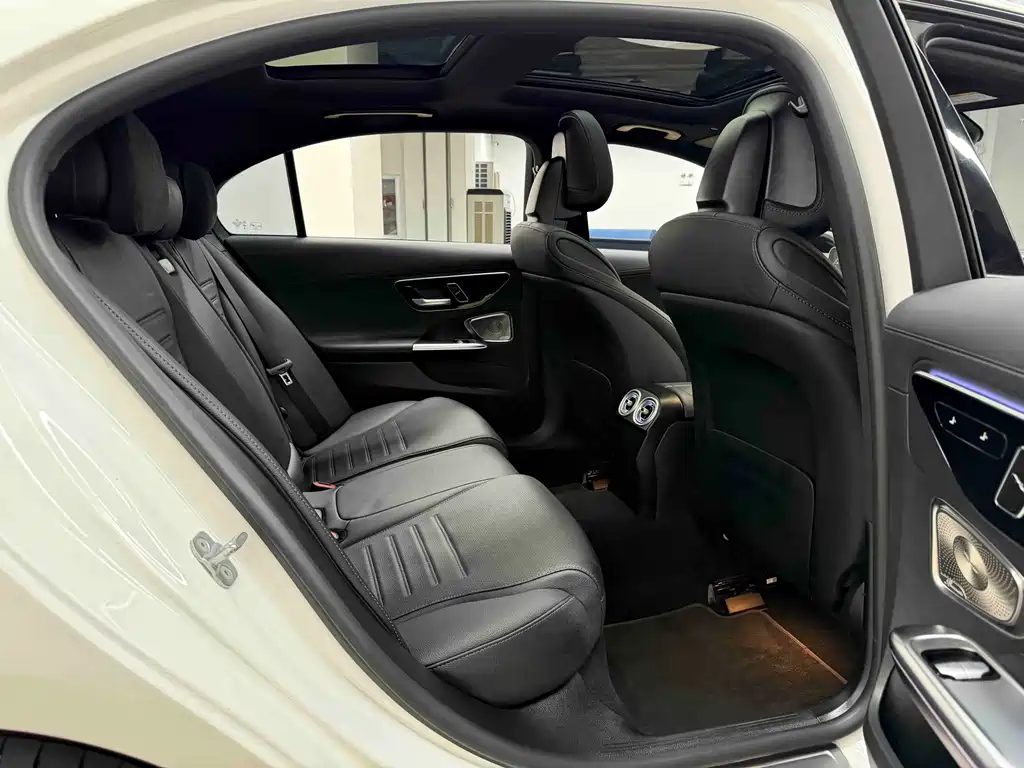 Mercedes-Benz C-Class — миниатюра 23
