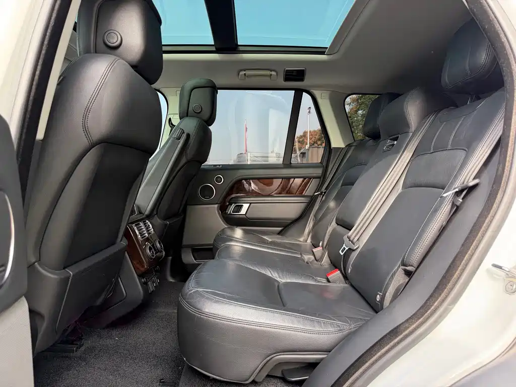 Land Rover Range Rover — миниатюра 4