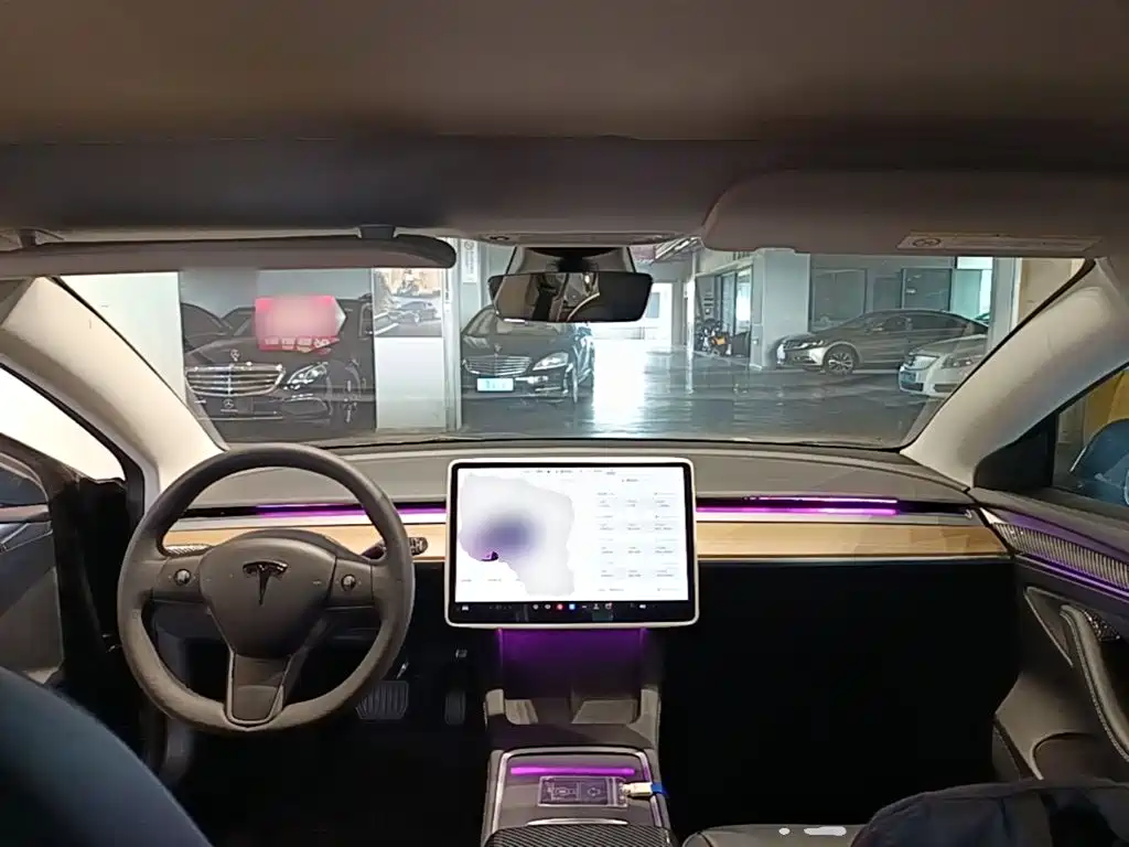 Tesla Model 3 — миниатюра 10