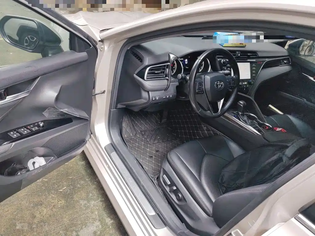Toyota Camry — миниатюра 17