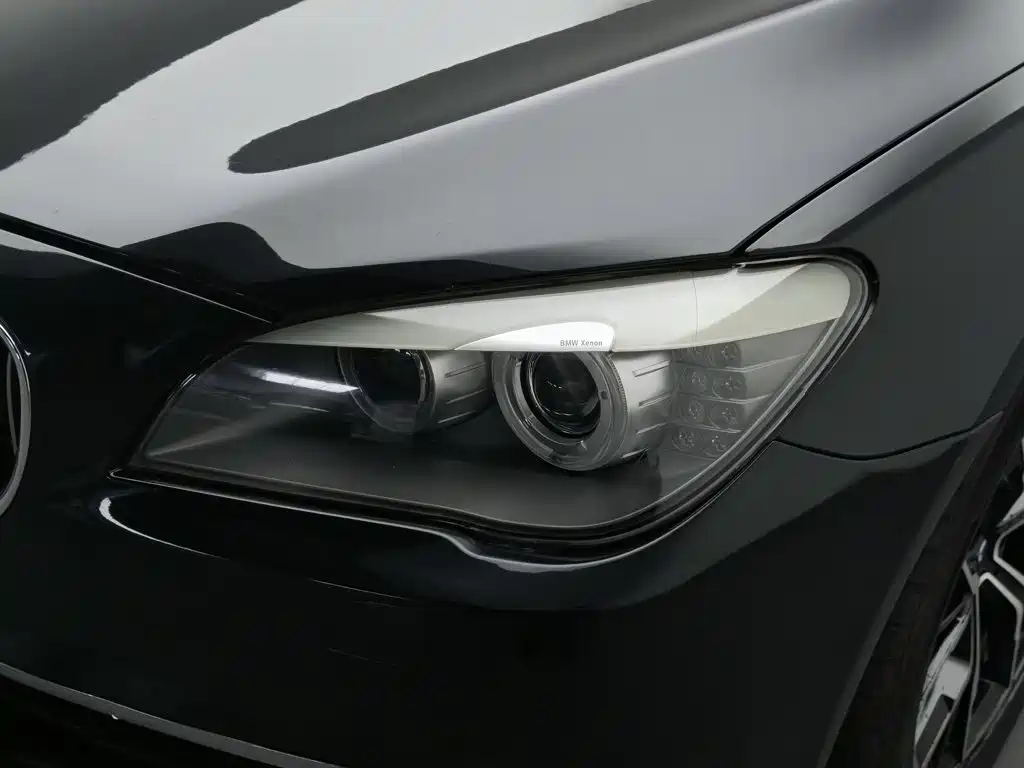 BMW 7 Series — миниатюра 7