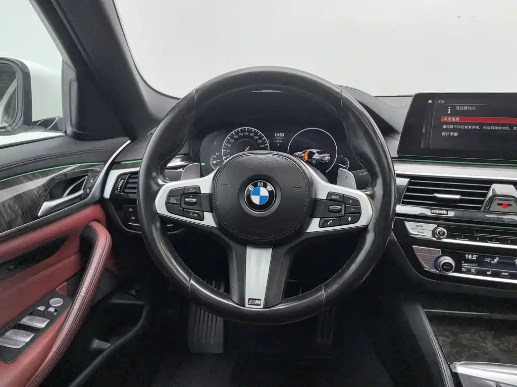 BMW 5 Series — миниатюра 11
