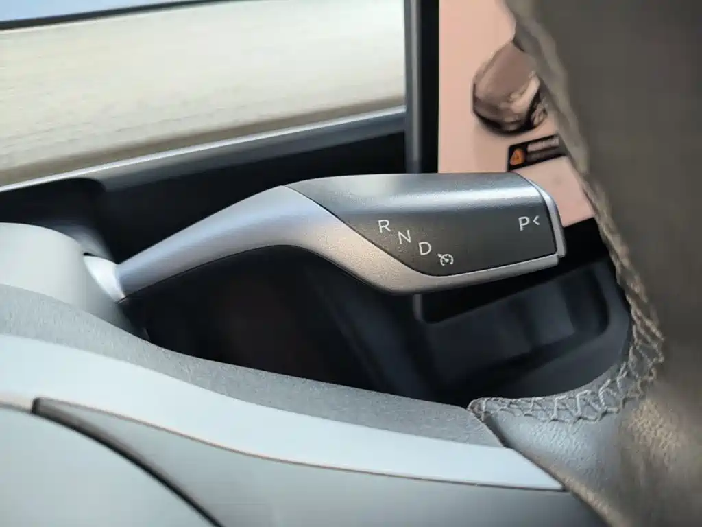 Tesla Model Y — миниатюра 14
