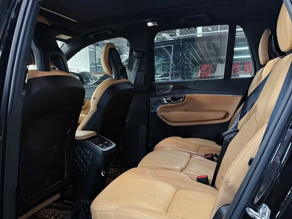 Volvo XC90 — миниатюра 5