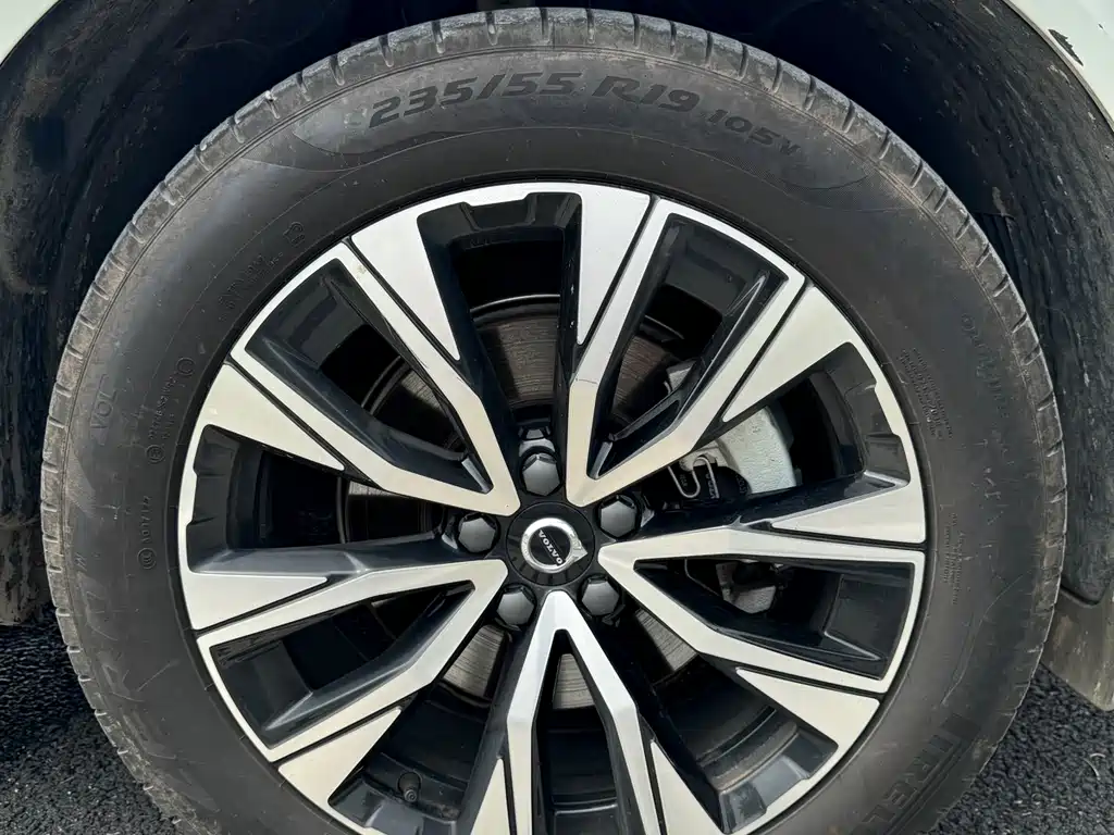 Volvo XC60 2025 B5 Luxury
