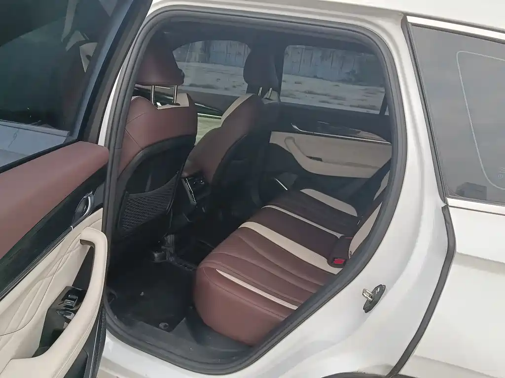 Geely Xingyue L — миниатюра 8