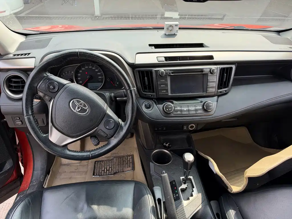 Toyota RAV4 — миниатюра 5