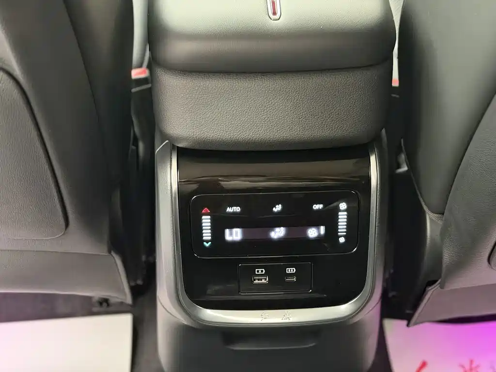 Hongqi Hongqi HS7 PHEV — миниатюра 2