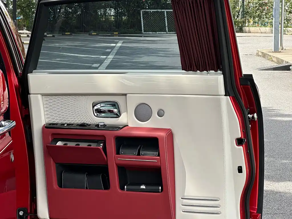 Rolls-Royce Phantom — миниатюра 28
