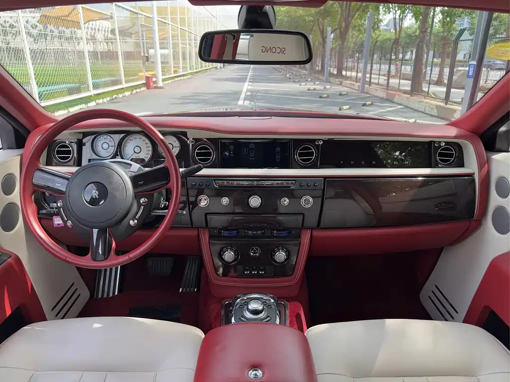Rolls-Royce Phantom — миниатюра 23