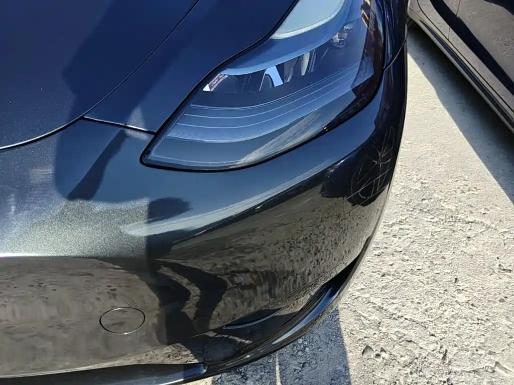 Tesla Model Y — миниатюра 24