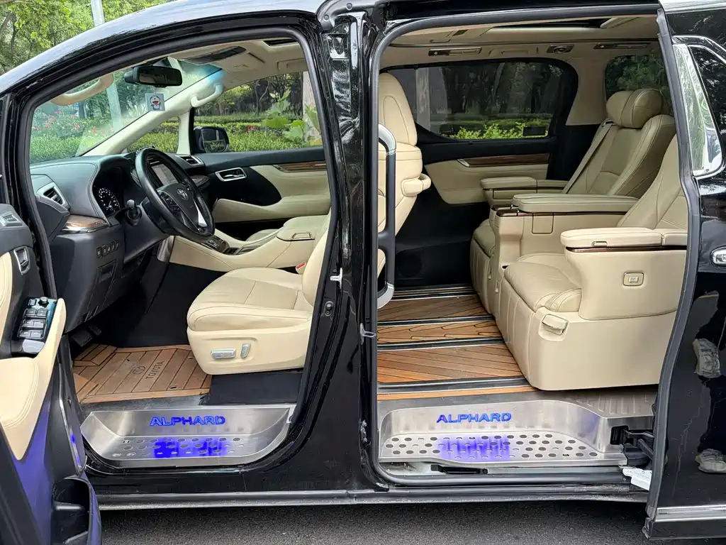 Toyota Alphard 2018 3.5L Luxury