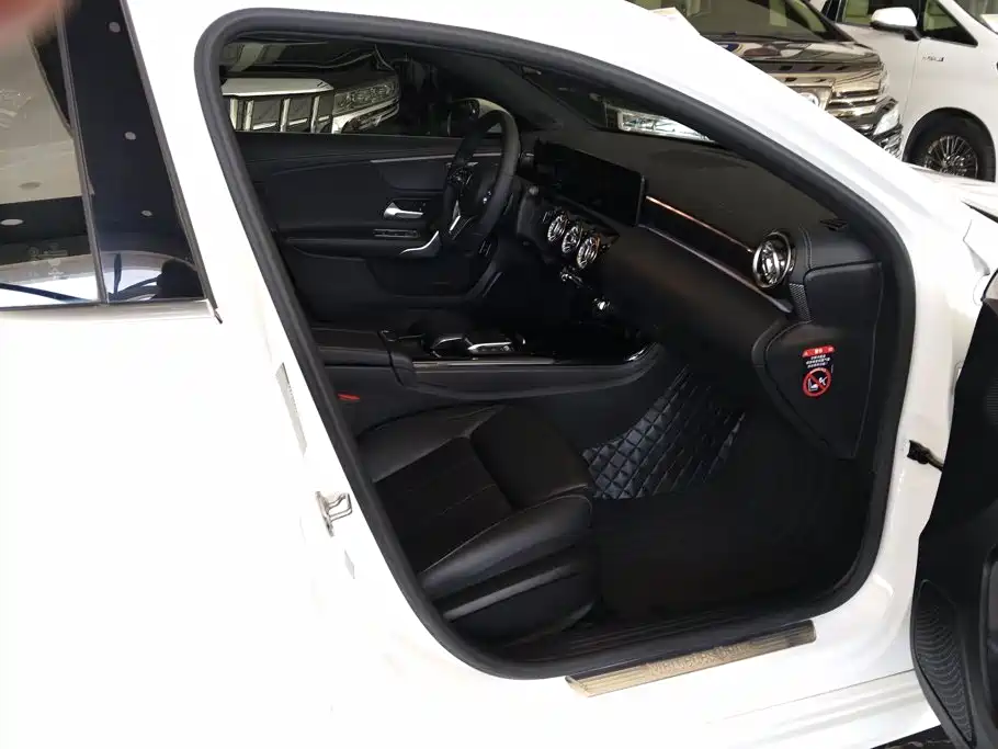 Mercedes-Benz A-Class — миниатюра 8
