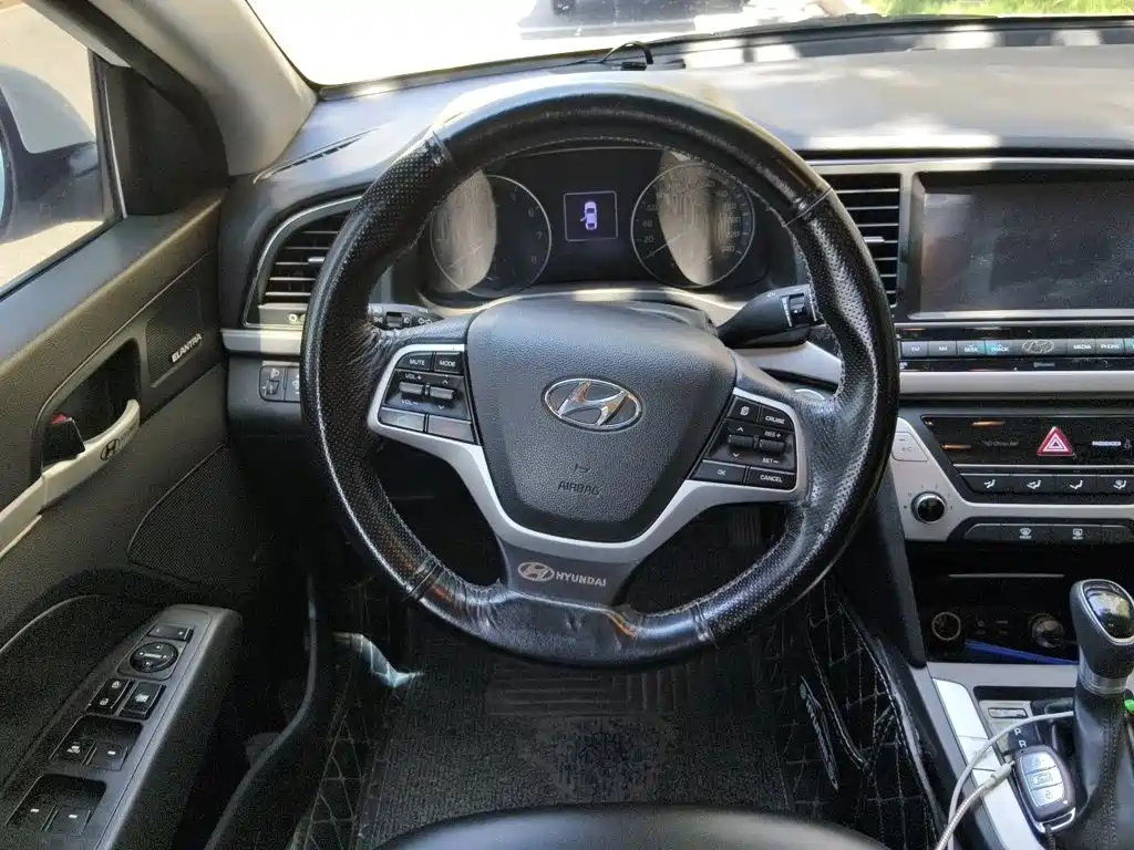 Hyundai Elantra — миниатюра 11