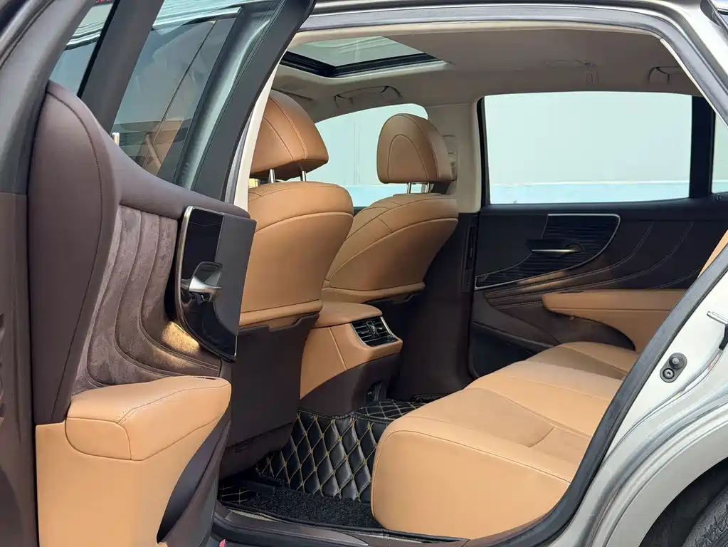 Lexus LS — миниатюра 6