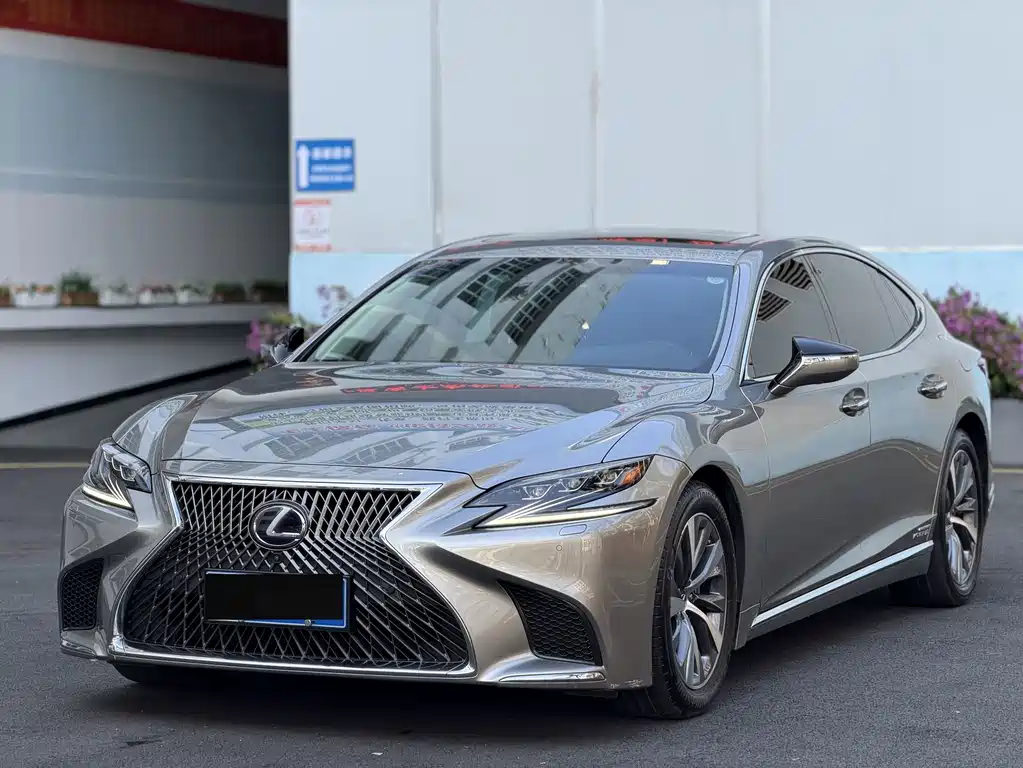 Lexus LS