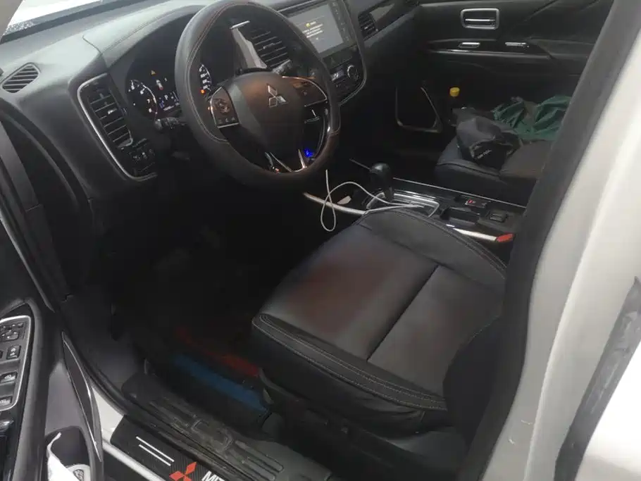 Mitsubishi Outlander — миниатюра 9