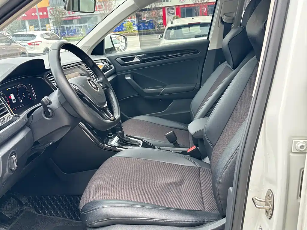 VOLKSWAGEN T ROC EXPLORING SONGS