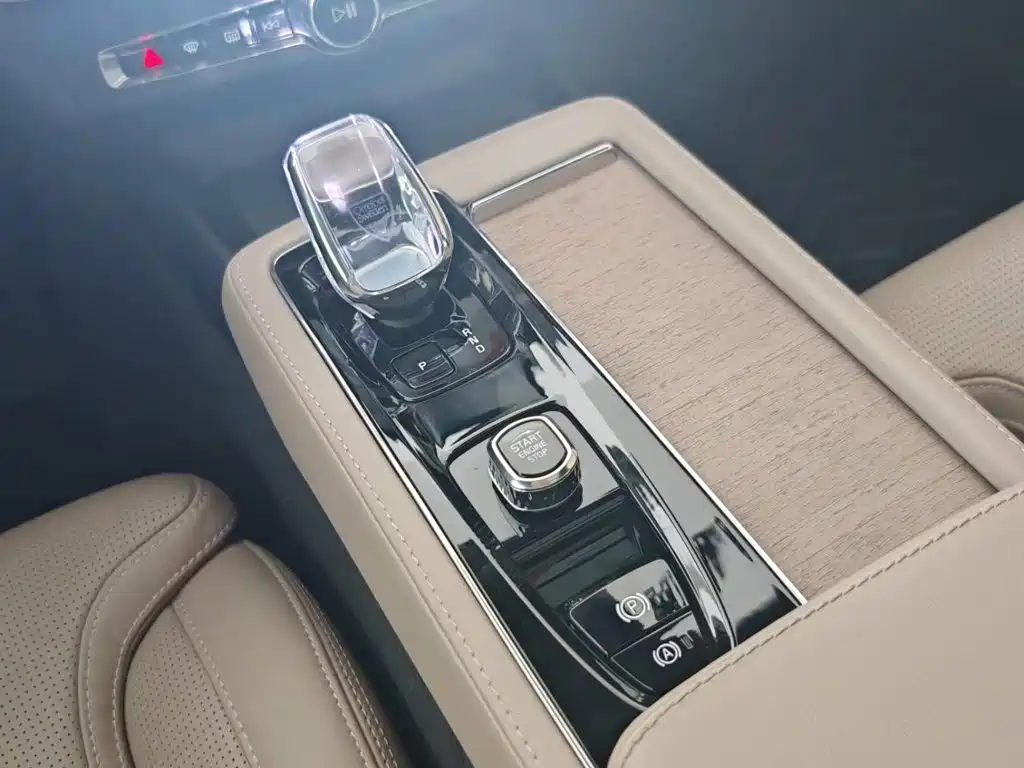Volvo S90 PHEV — миниатюра 19