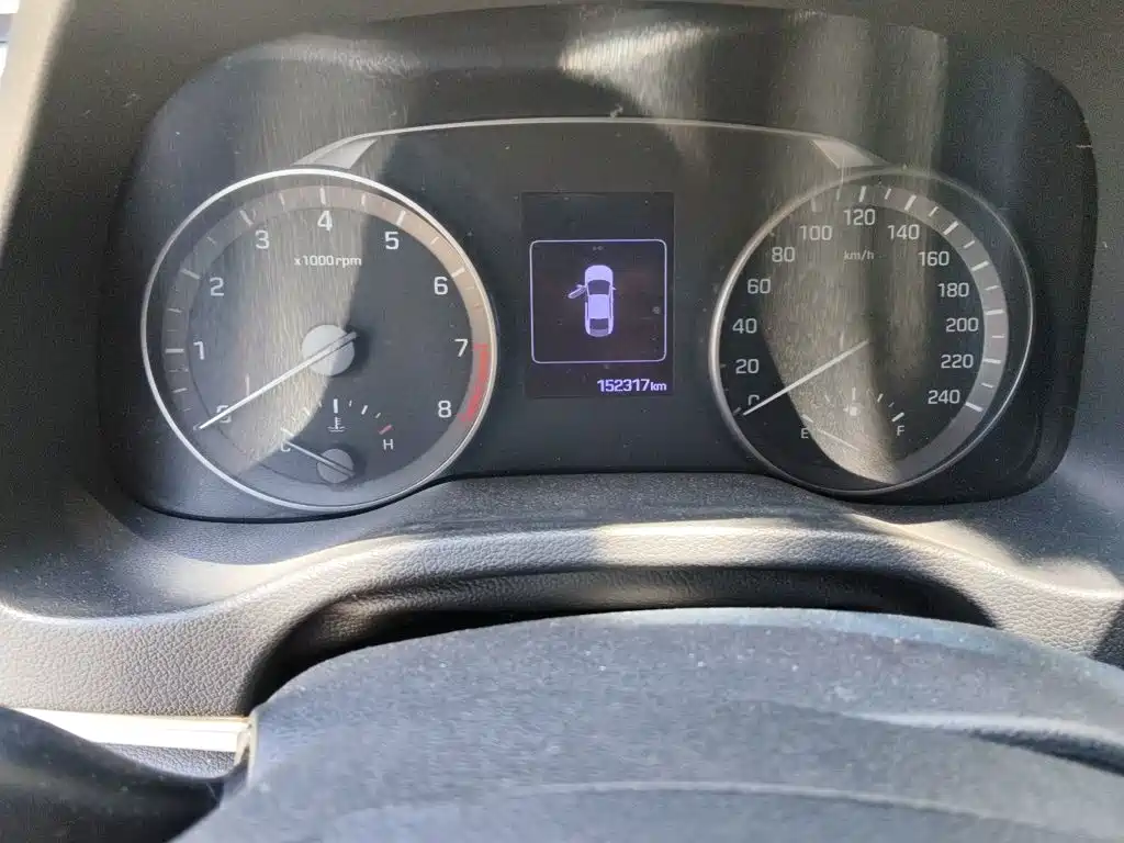Hyundai Elantra — миниатюра 12