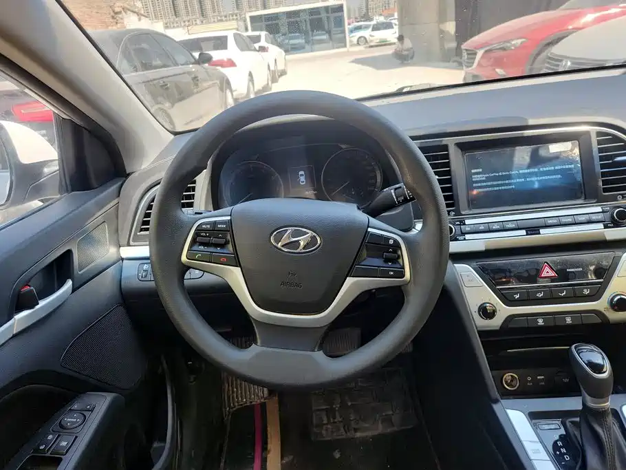 Hyundai Elantra — миниатюра 14