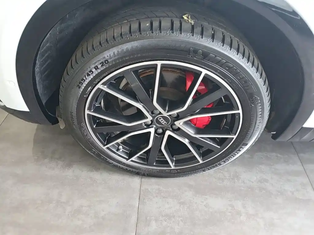 Audi Q5L Sportback — миниатюра 23