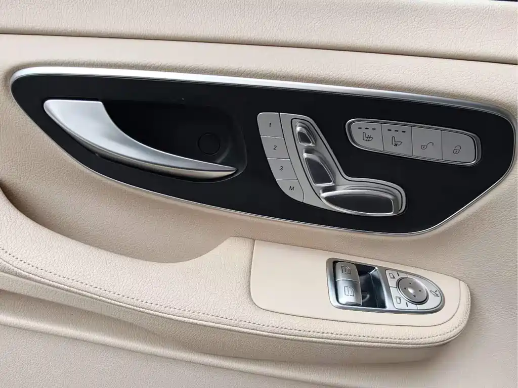 Mercedes-Benz V-Class — миниатюра 23