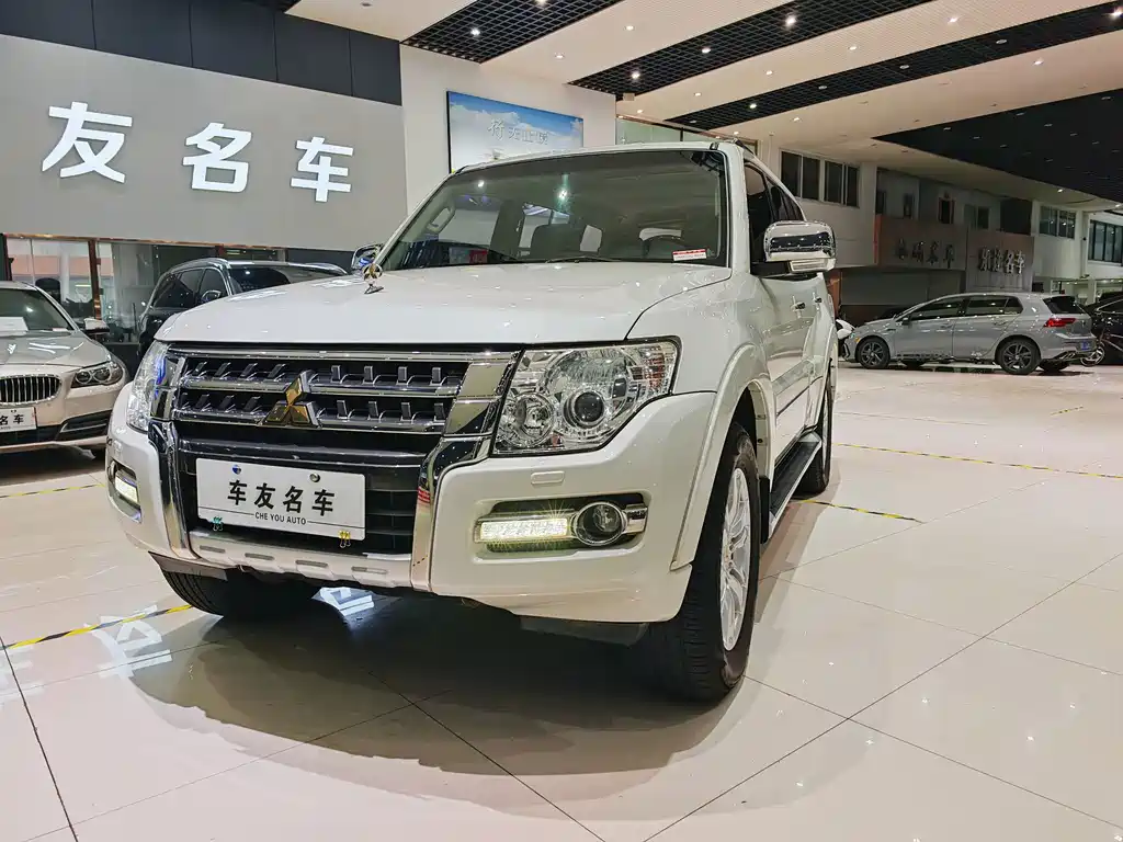 Mitsubishi Pajero (Import)
