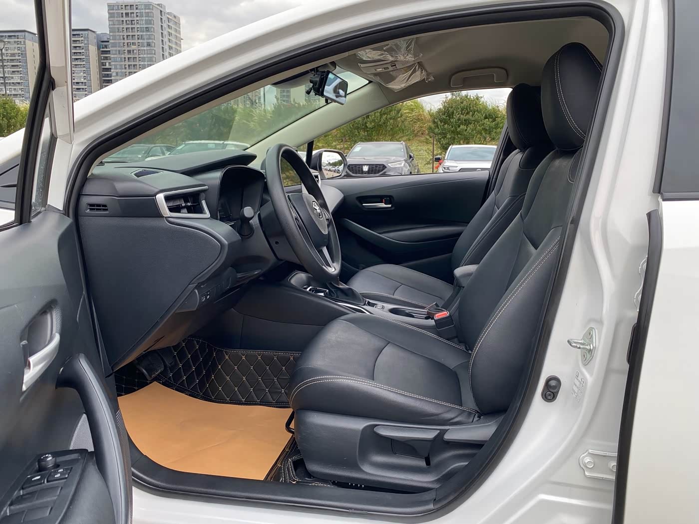 Toyota Corolla 1.2 л 2022 г. Белый, пробег 36000 км