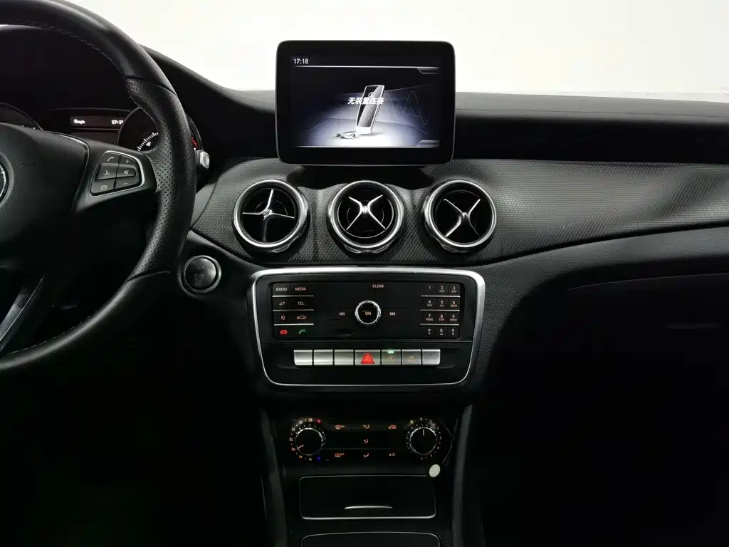 Mercedes-Benz GLA — миниатюра 12