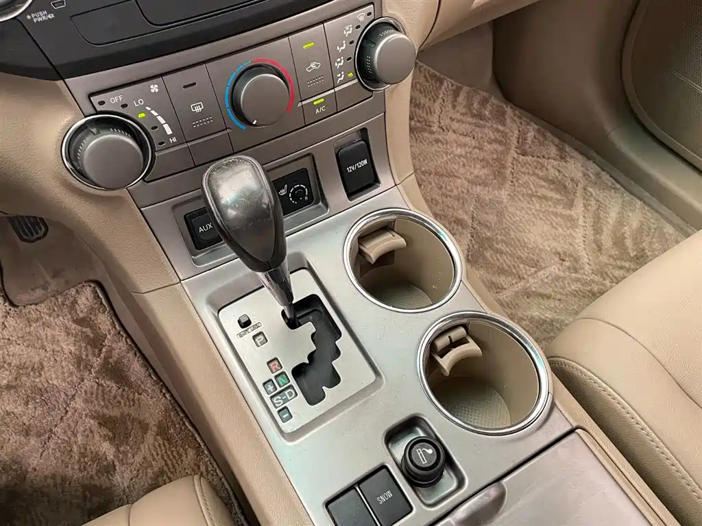 Toyota Highlander 2009 2.7L 5 мест Sport