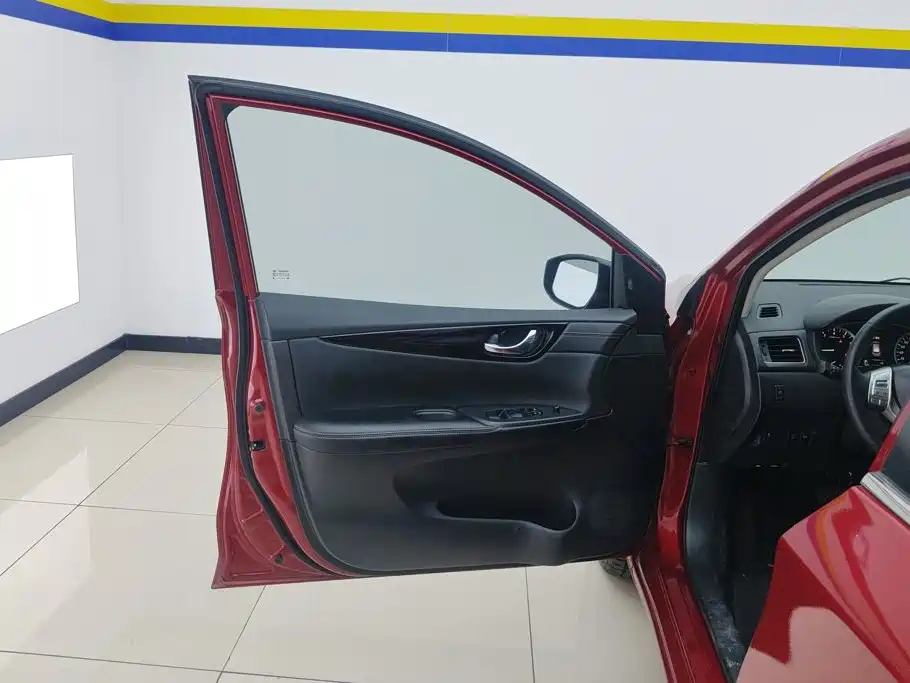 Nissan Tiida — миниатюра 7