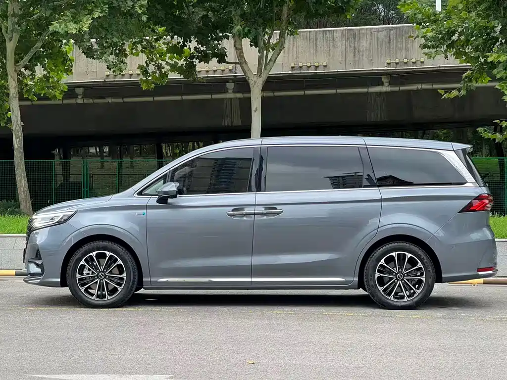 Roewe iMAX8 — миниатюра 3