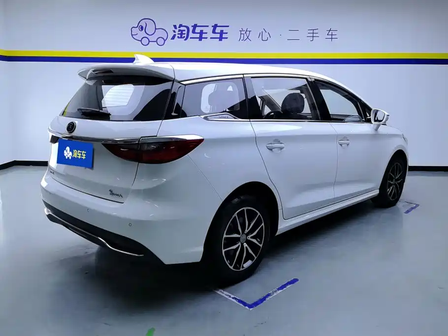 BYD MAX — миниатюра 3