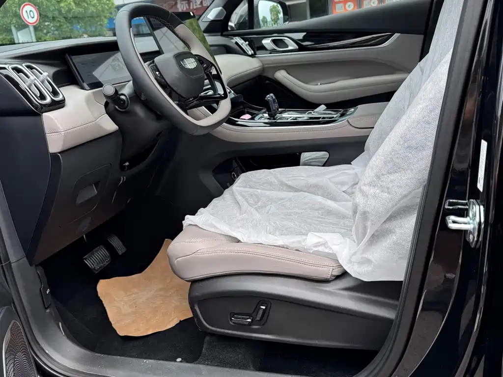 Geely Boyue L L 2025 1.5TD DCT