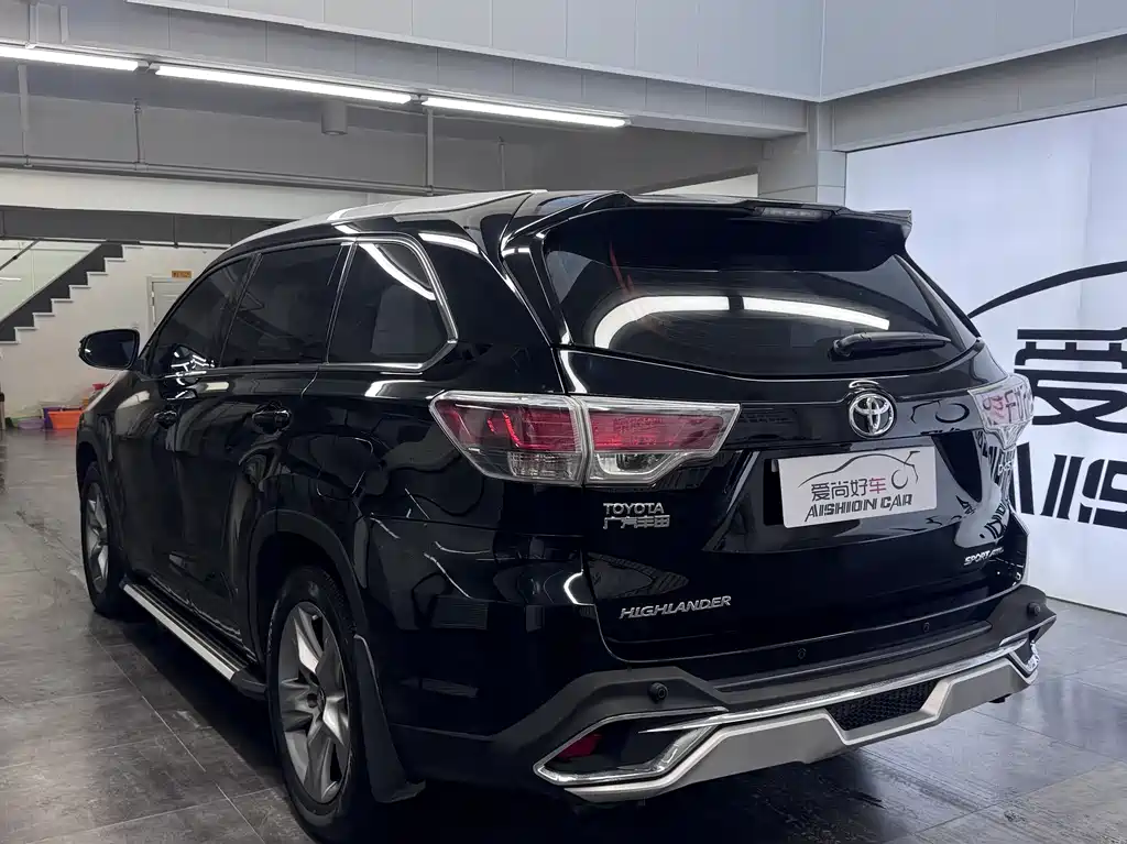 TOYOTA HIGHLANDER