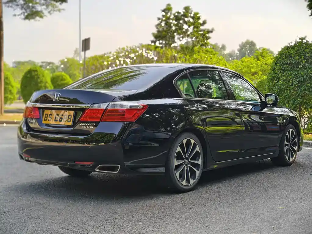 Honda Accord — миниатюра 12