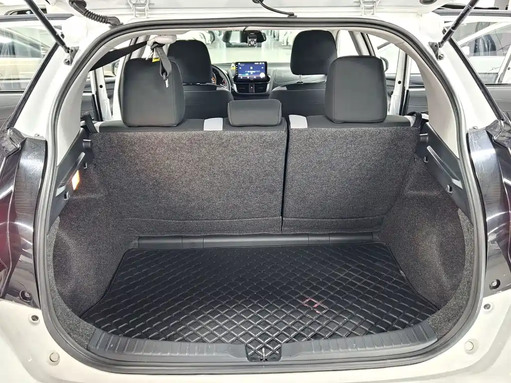 Toyota Yaris L — миниатюра 12