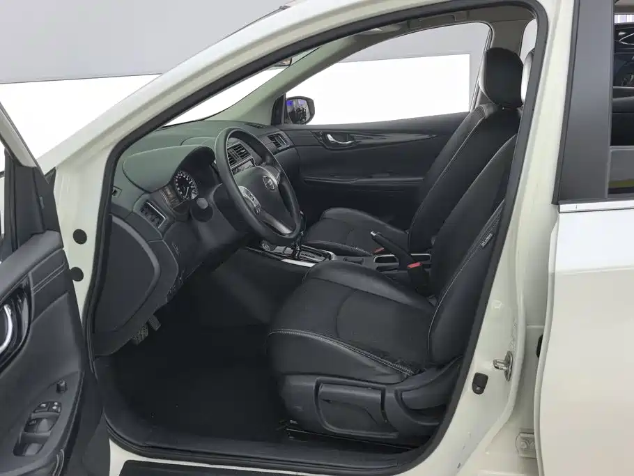 Nissan Tiida — миниатюра 9