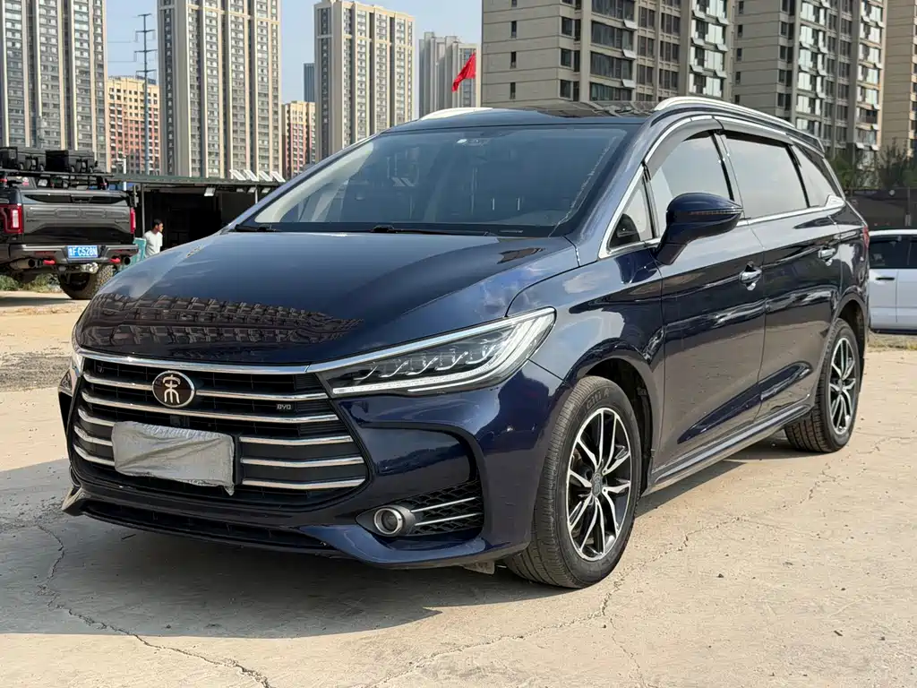BYD MAX