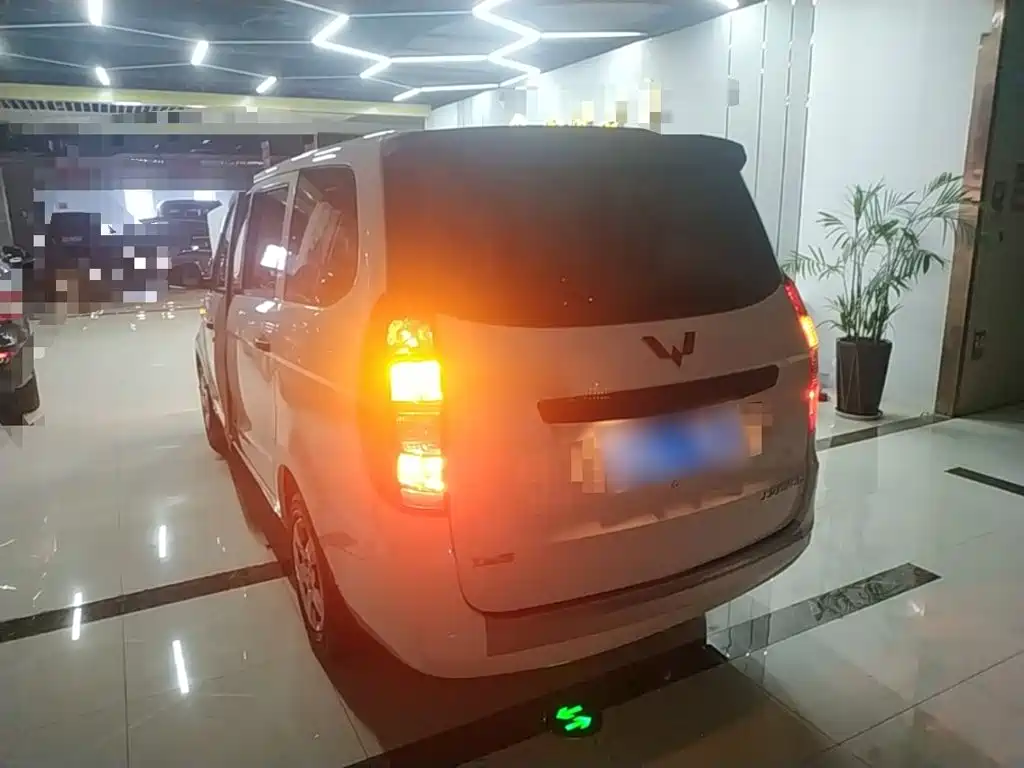 Wuling Hongguang — миниатюра 5
