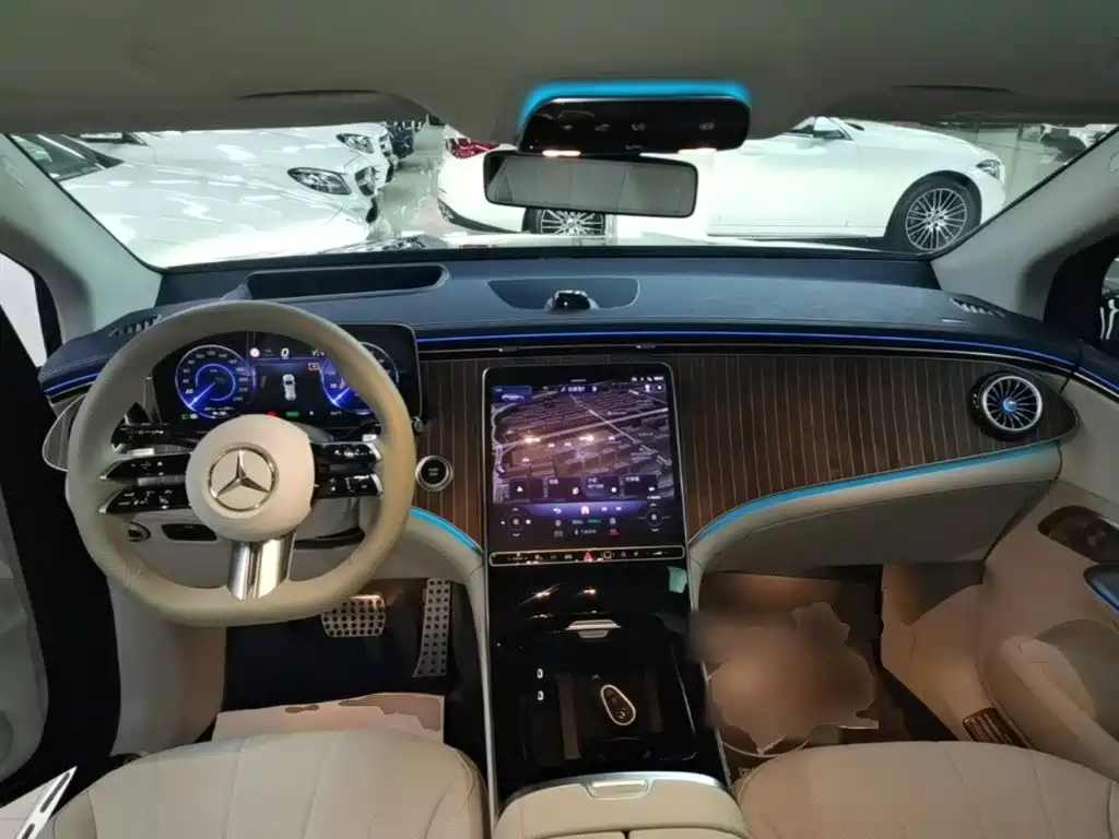 Mercedes-Benz EQE SUV — миниатюра 10