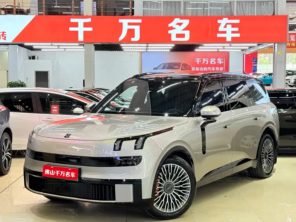 Lynk & Co 900