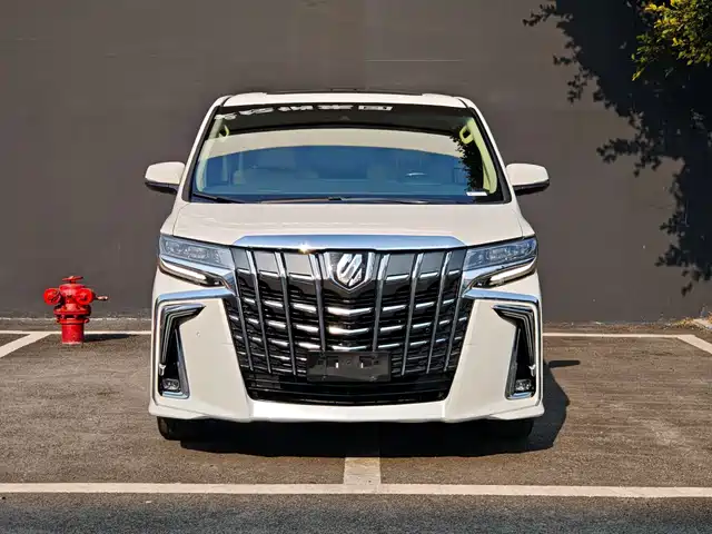 TOYOTA ELFA 2020