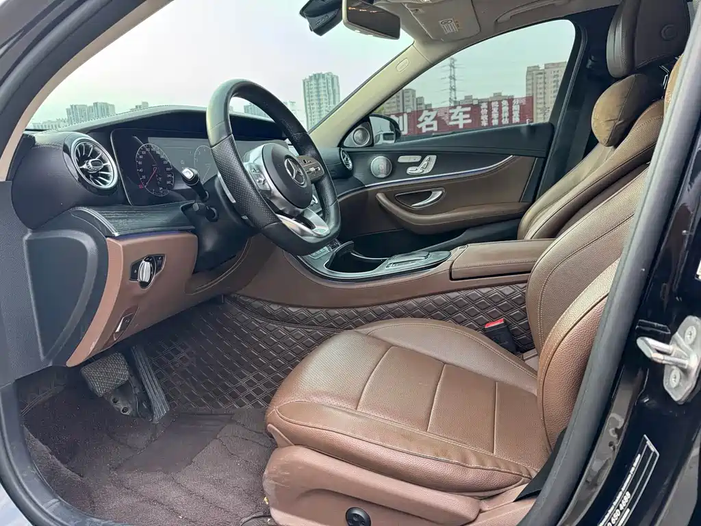Mercedes-Benz E-Class — миниатюра 7