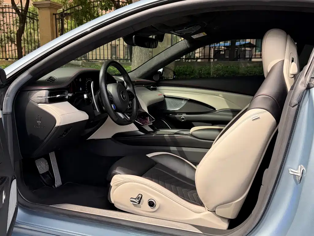 Maserati GranTurismo — миниатюра 6