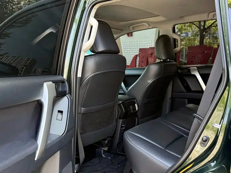 Toyota Land Cruiser Prado 2016 2.7L AT Standard
