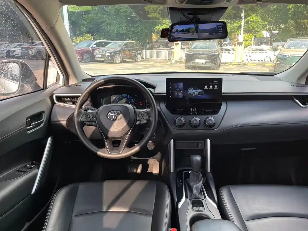 Toyota Corolla Cross — миниатюра 15